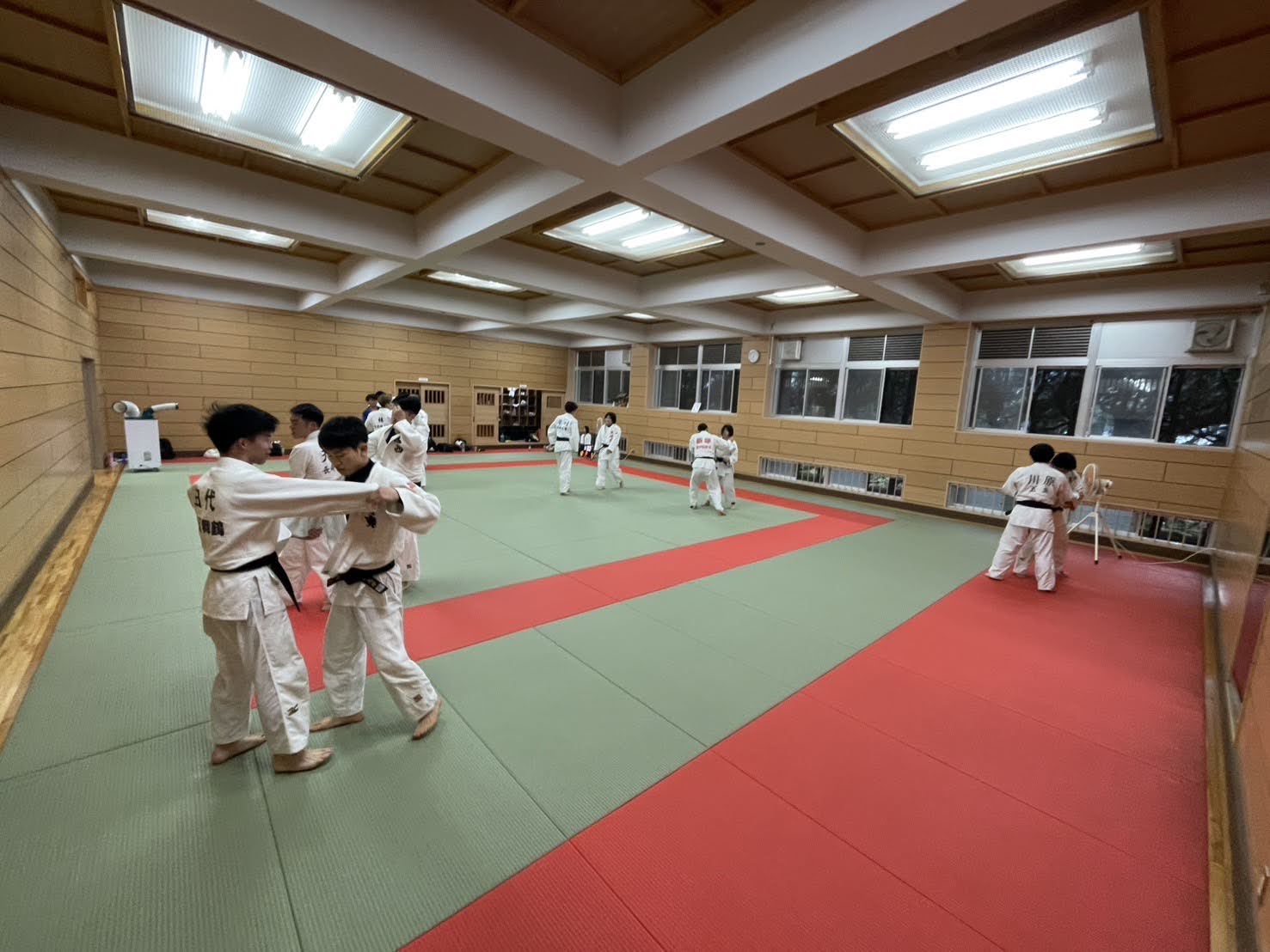 長崎大学柔道部メンバーが練習している様子1